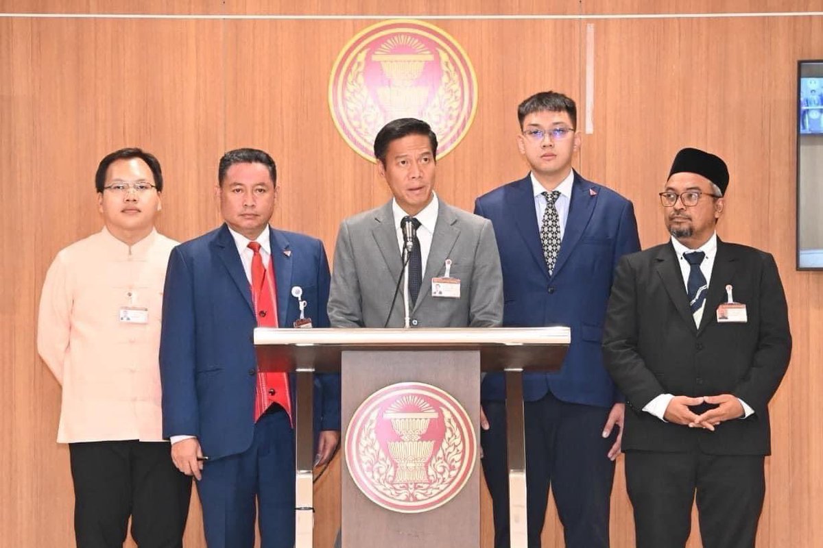 เมื่อวันที่ 3 กย ที่ผ่านมา มีรายงานจากประชาชนในพื้นที่ว่าพบกองกำลังติดอาวุธข้ามมาในเขตแดนประเทศไทย ที่บ้านเลตองคุ และบ้านมอตะลัว อ. อุ้มผาง จ. ตาก เป็นพื้นที่ชายแดนไทย-เมียนมา ซึ่งถือเป็นการรุกล้ำเขตอธิปไตยของไทย

ผมขอแสดงความห่วงใยไปยังประชาชนในพื้นที่