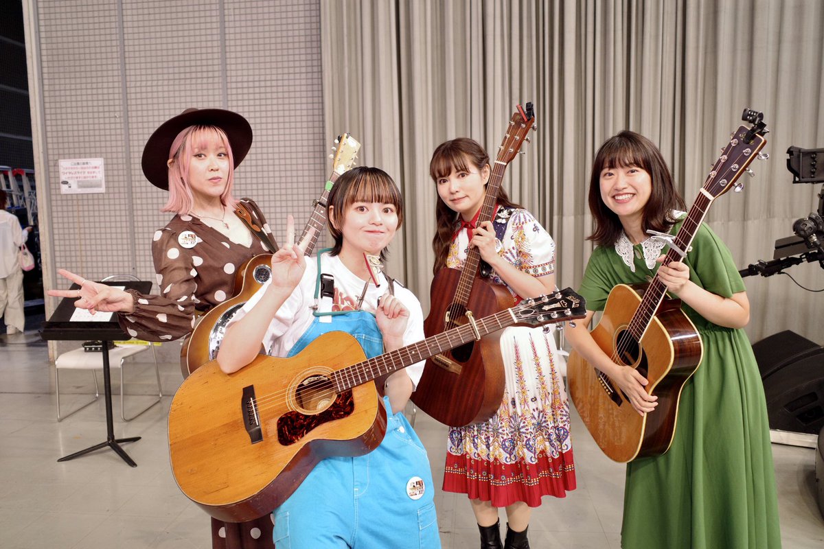 Peronica tweet media