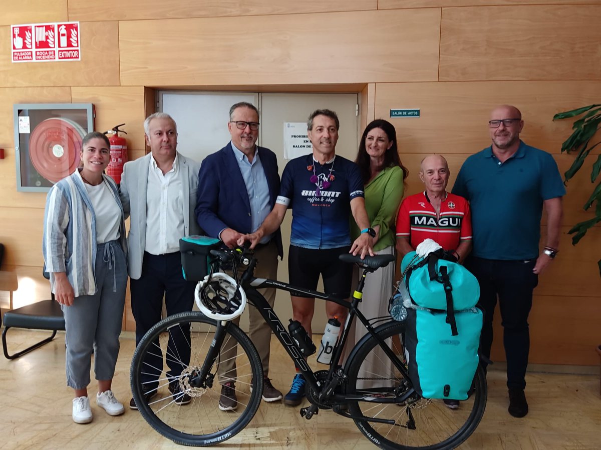 Charla "Rutas del silencio", acompañado de D. José Manuel Moreno, concejal de Servicios Sociales, y Dª  María de la O Rubio, concejal de Juventud y Deportes, en el Excmo Ayuntamiento de Huelva. <a href="/AytoHuelva/">Ayuntamiento Huelva</a> #rutasdelsilencio