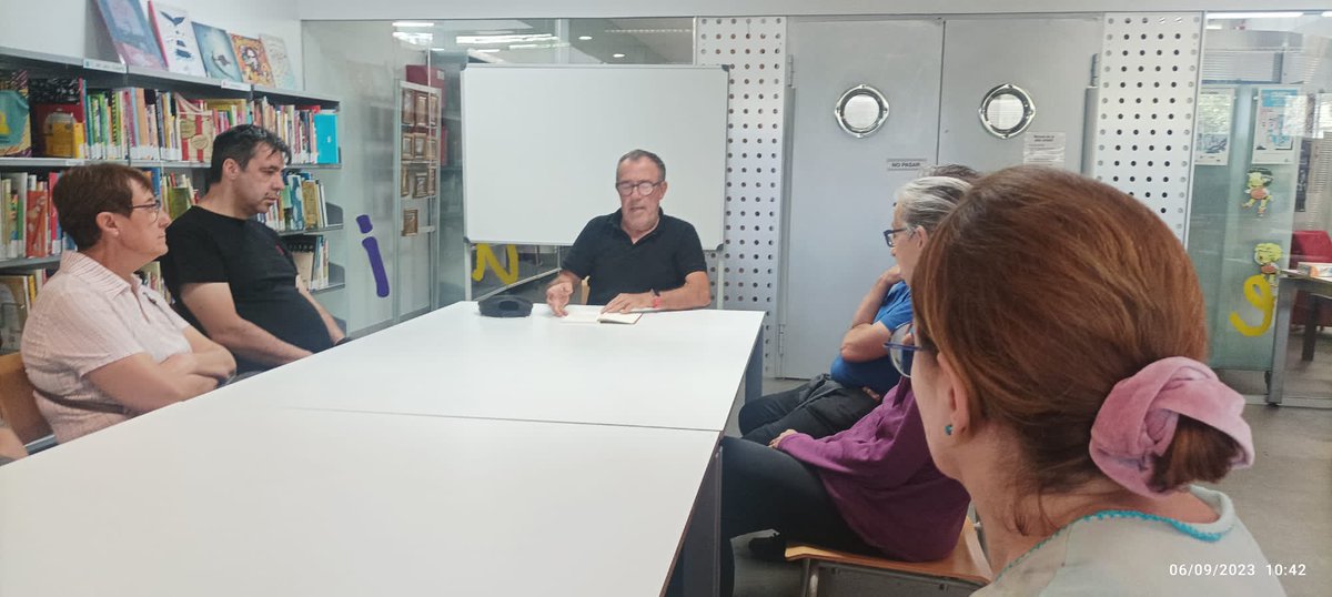 bibminasab's tweet image. Avui els pacients del #parcsalutmar #parcfòrum han començat amb moltes ganes i il•lusió l’activitat de “Lectures que ajuden”, 📚llegint i comentant part d’una de les obres de l’escriptor: Javier López González. I, de la mà d’ell mateix.