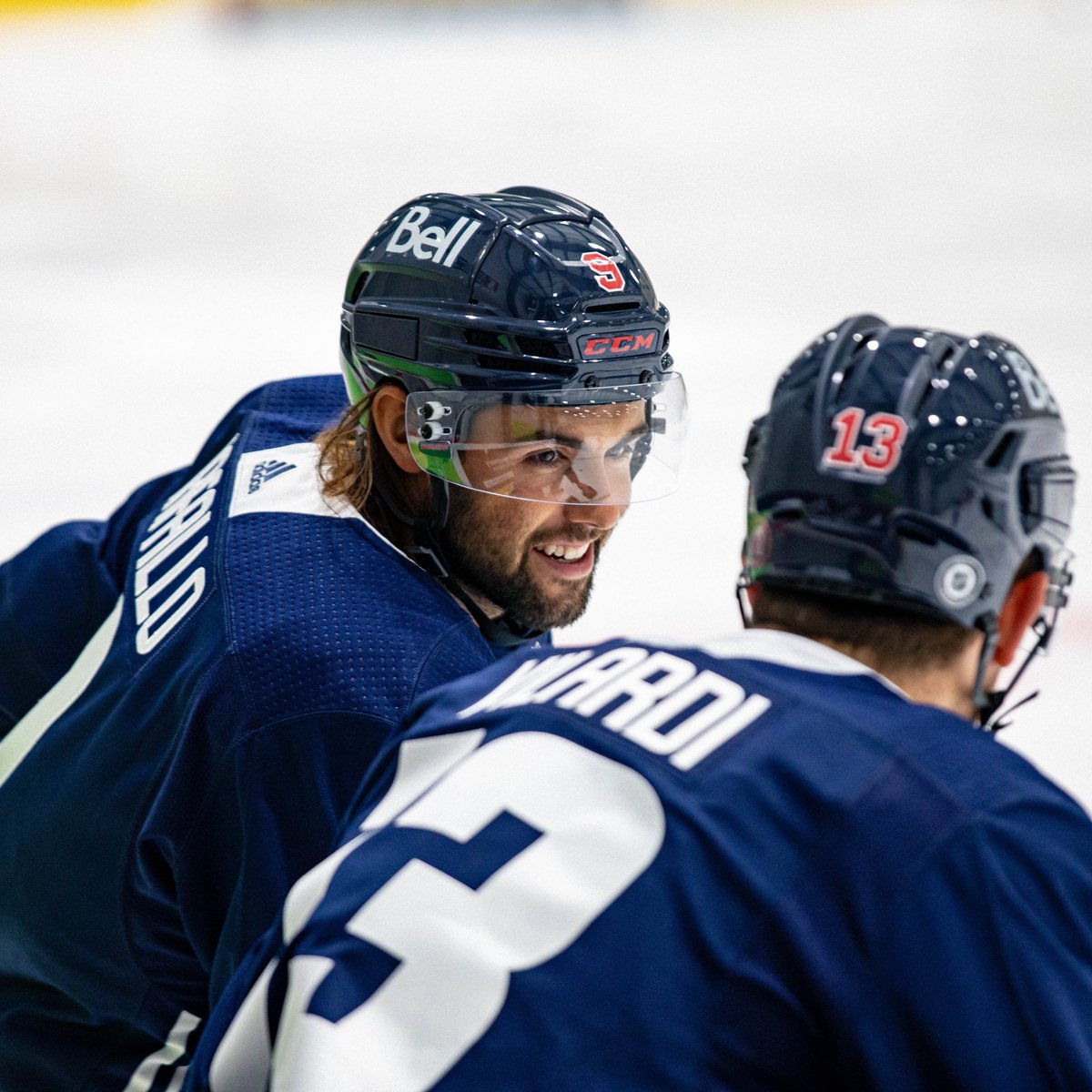 New friends on the ice 🫶