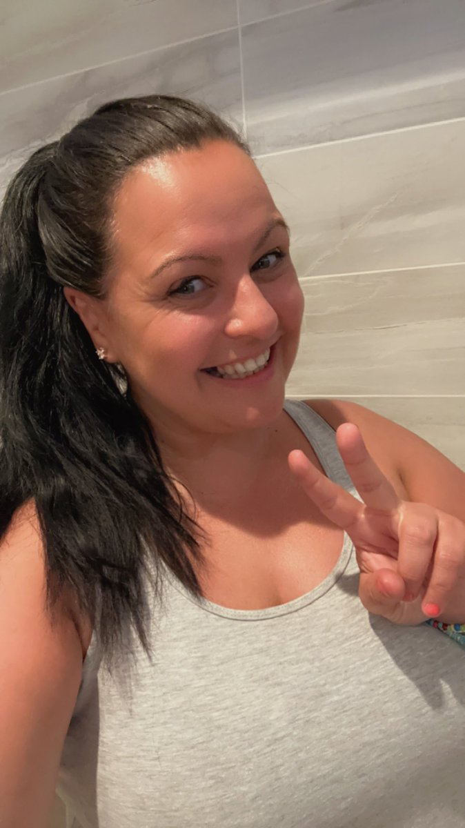 CheekyVic's tweet photo. Couldn’t go all the way to the Bahamas and not do a toilet selfie 😂😂😂 https://t.co/95MqrdUpWm