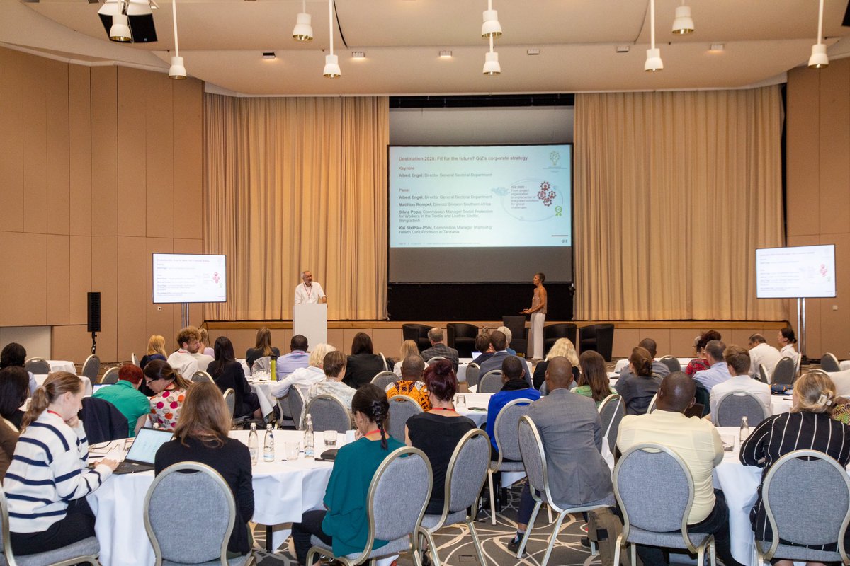 Matthias_Rompel's tweet photo. Glad to be back in a (hybrid) meeting mode and discuss strategy &amp; impact of our work with GIZ staff working on health &amp; social protection in partner countries: 120 participants from 25 countries in active dialogue mode. #GermanDevelopmentCooperation #GIZ https://t.co/7AFIytvdpF