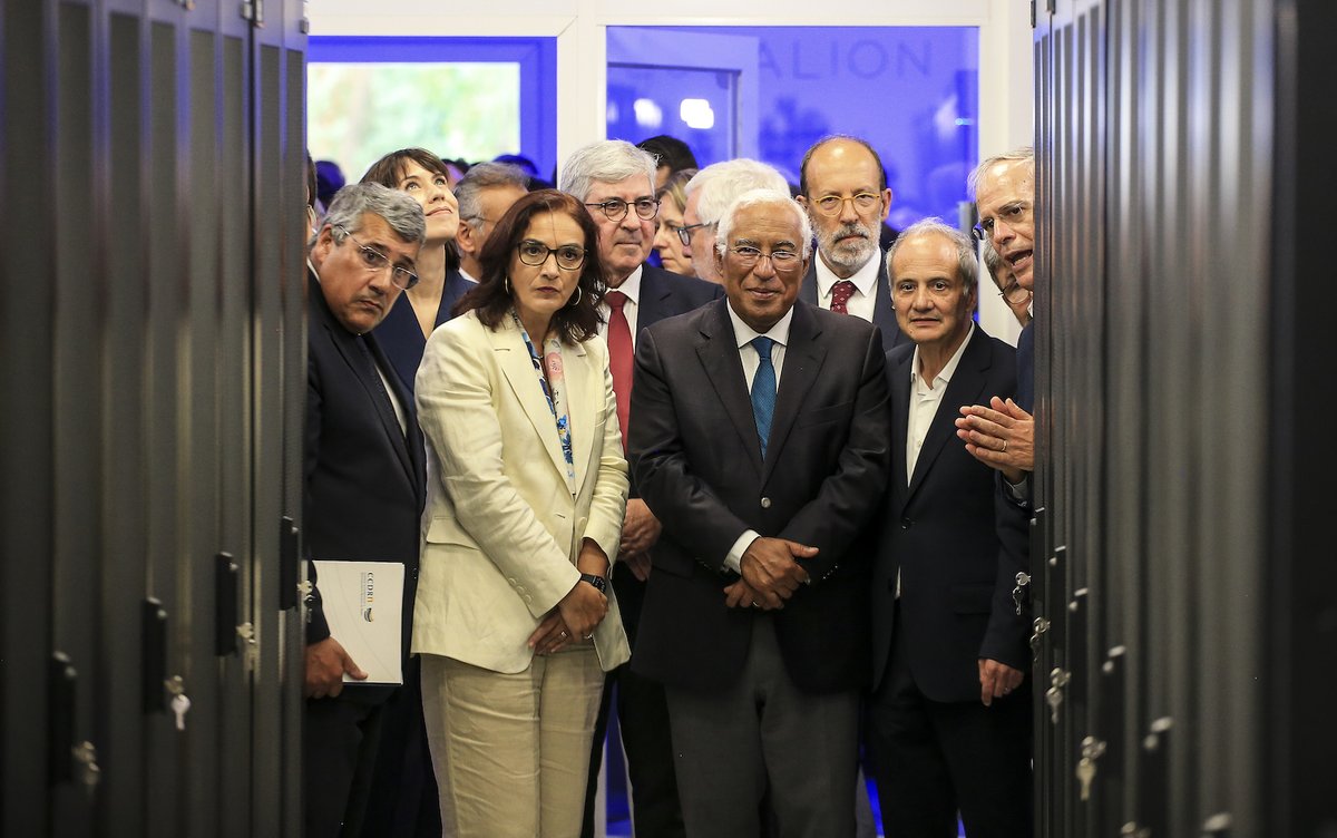 Universidade Minho (@uminho_oficial) on Twitter photo Promete ficar na história da ciência e acaba de ser inaugurado! 
O Deucalion é o supercomputador nacional mais rápido de sempre e está, desde hoje, a funcionar a partir da UMinho.
Escrevemos uma página da história, faremos parte do futuro e é com este que estamos comprometidos! Promete ficar na história da ciência e acaba de ser inaugurado! 
O Deucalion é o supercomputador nacional mais rápido de sempre e está, desde hoje, a funcionar a partir da UMinho.
Escrevemos uma página da história, faremos parte do futuro e é com este que estamos comprometidos!