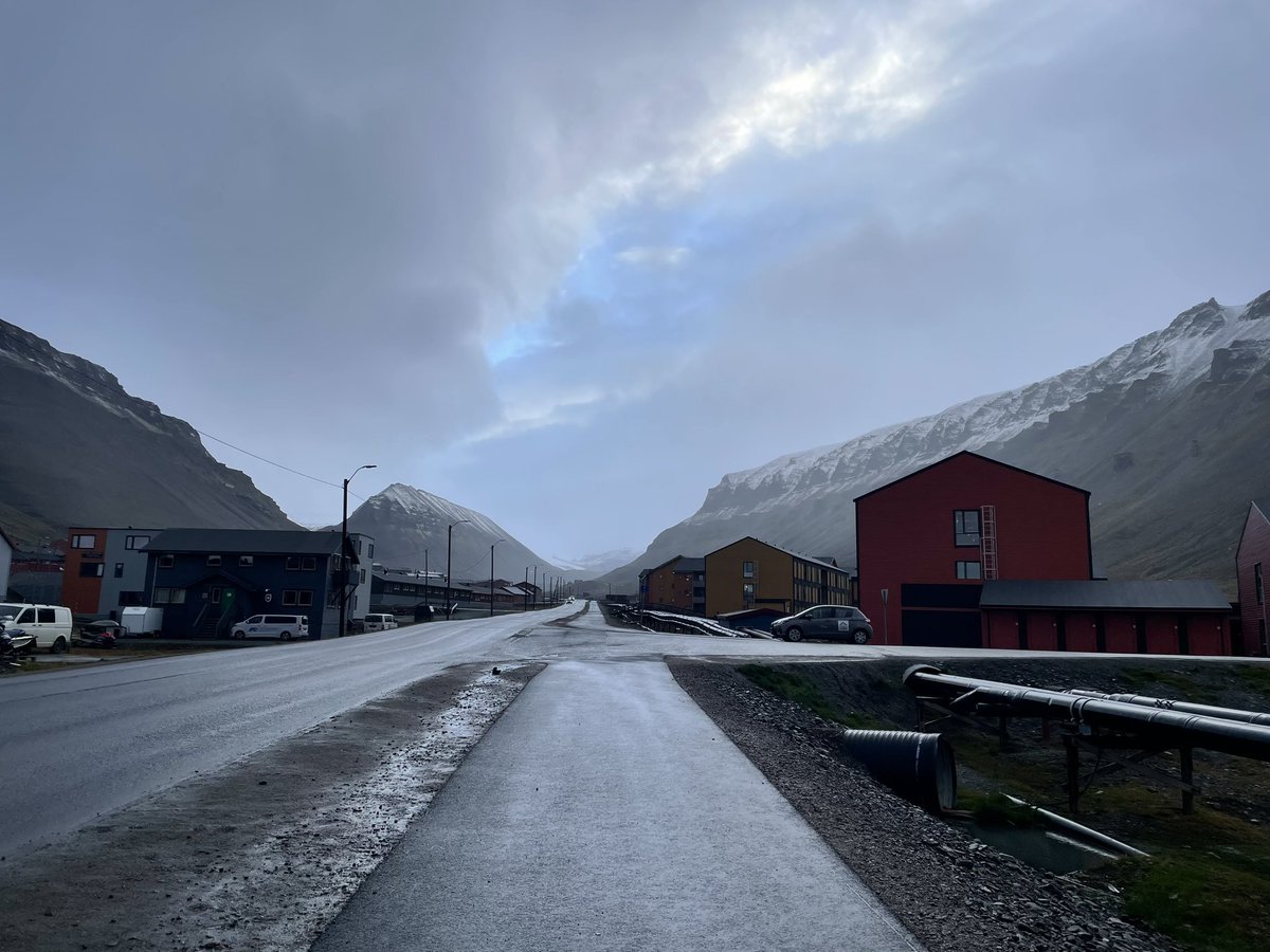 Sightings of snow today in Svalbard 🌨️ #Longyearbyen #Svalbard