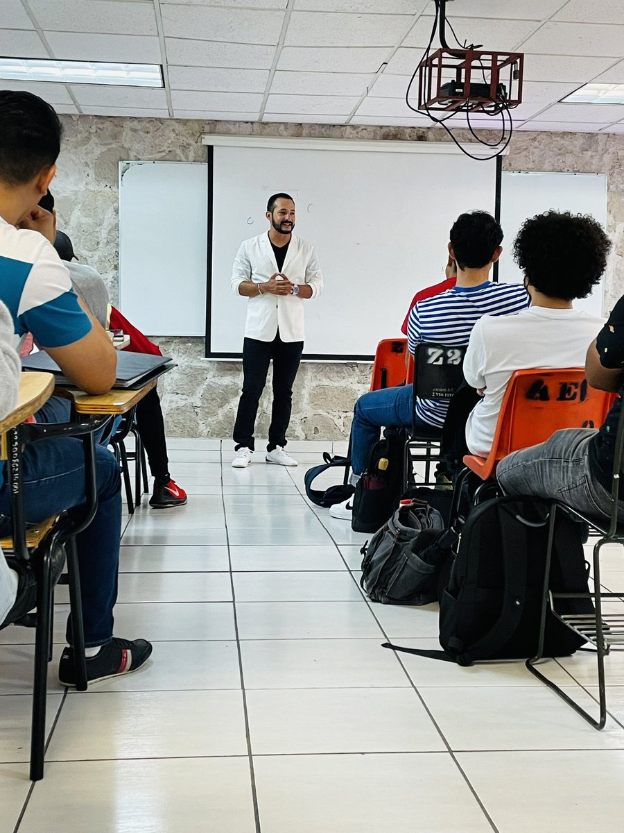 Contento de regresar a mi aula mater el #Tecnológico de #Morelia y compartir con los alumnos de #IngenieríaEléctrica.