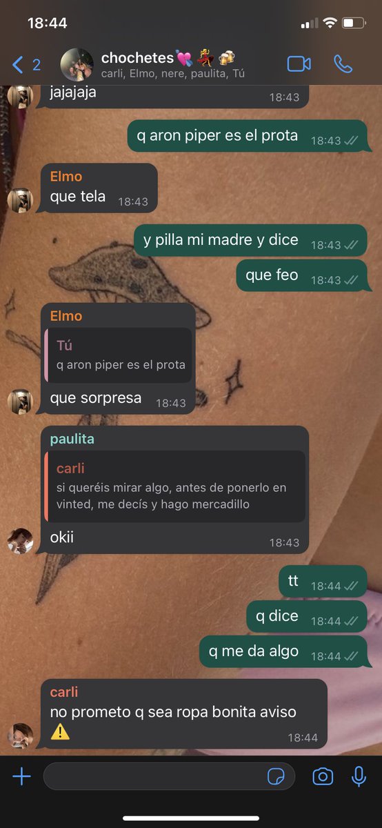 q dice esta mujer d la 3era edad?!?!?!