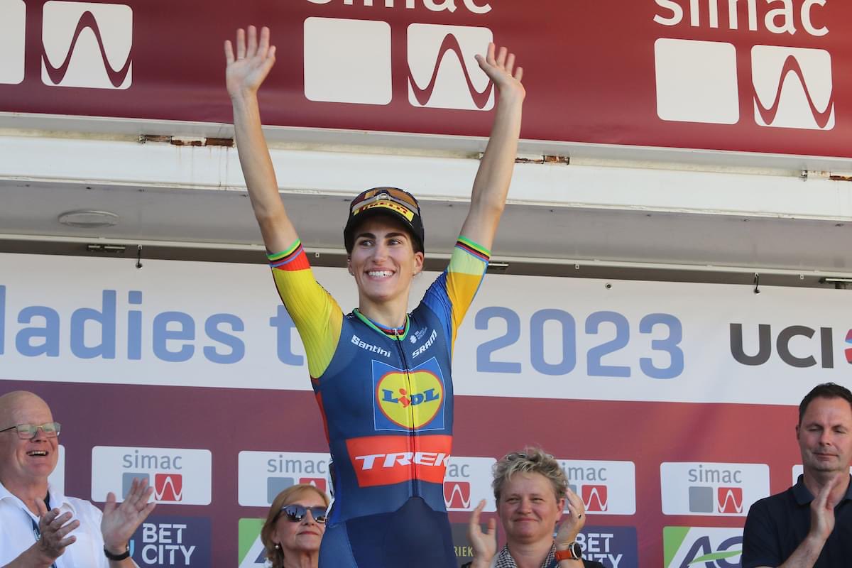 ACCPI1946's tweet image. 🇮🇹 Sventola la bandiera italiana nei Paesi Bassi grazie ad @Elisa_balsamo che torna alla vittoria dopo l'infortunio nella prima tappa del #SimacLadiesTour 🙌 #WWT  #SLT2023 #ciclismo #ciclismofemminile #cycling #womencycling 📸 @sportfotonl