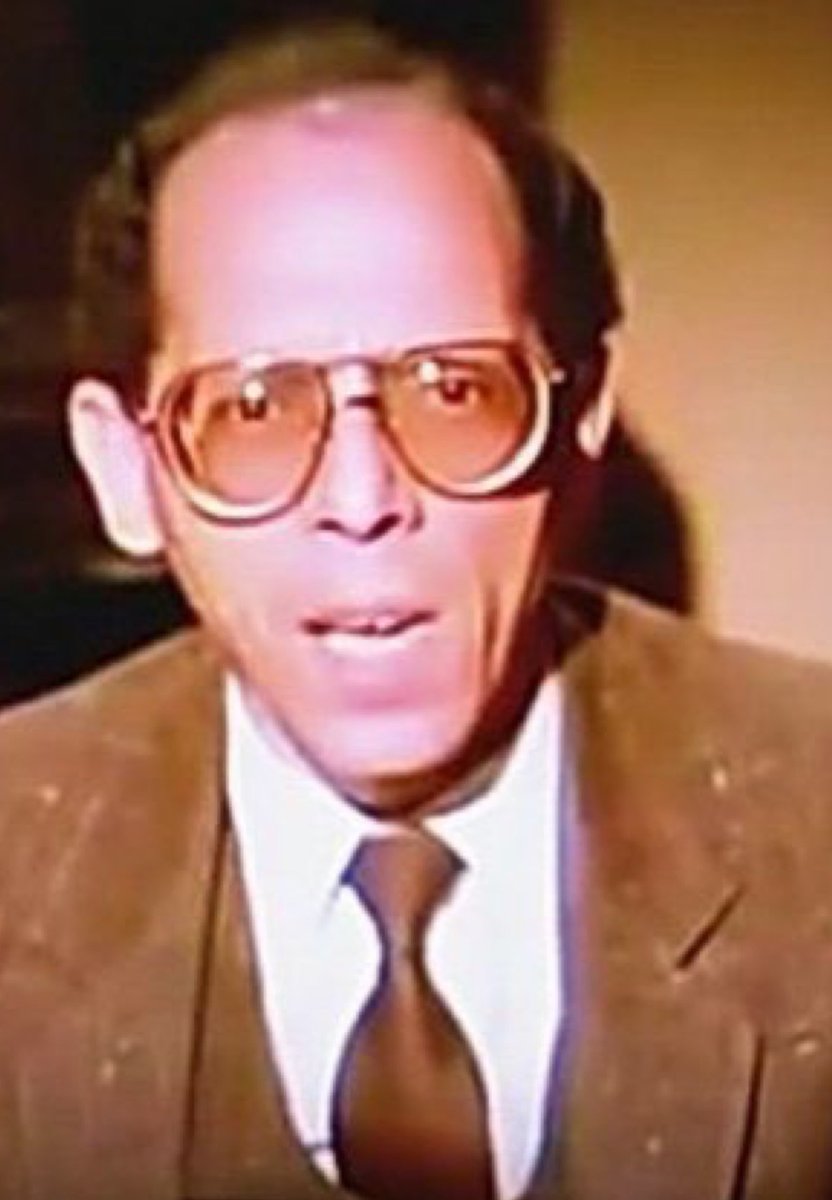ثريد |

الساحر المصري اللي امامك قدر يلقي تعويذة السحر الاسود كامله امام الملايين من الناس عبر شاشة التلفزيون .. وتم قىَله من الجن ⚠️