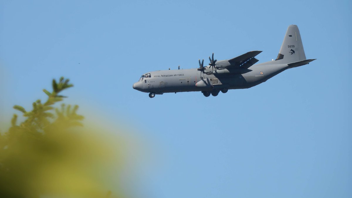 EHEH_Spotter's tweet photo. 🇳🇴 Royal Norwegian Air Force Lockheed C-130J-30 Hercules 5699 as flight #NOW335M 

Rzeszów --> Eindhoven
Eindhoven --> Stavanger

#NLspot #garden https://t.co/R93Gu4vvbc