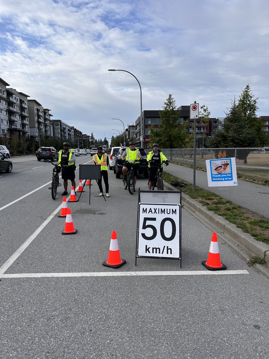 LangleyRCMP's tweet image. #Langley #RCMP is out &amp;amp; about conducting speed watch in front of Willoughby Elementary today in partner with ICBC’s Think of Me campaign! 

Please remember to drive slow &amp;amp; watch for pedestrians, cyclists &amp;amp; other drivers on the road! 

Stay safe everyone!

#langleyrcmp #bcrcmp
