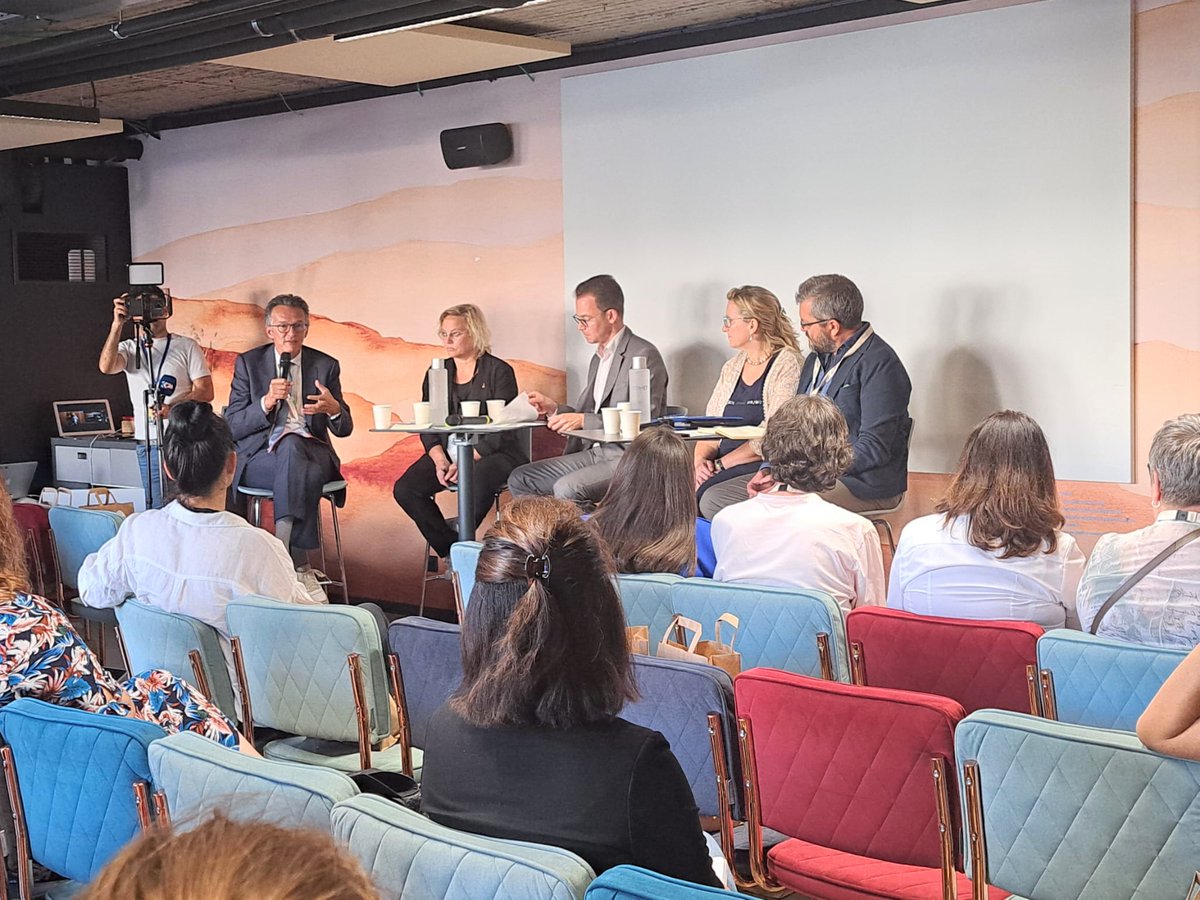 Includ_EU's tweet photo. "It is important to gather data because they represent our realities but they also explain realities. Data have the power to inform and policies should be based on data".

@LHartIOM Director of @OIMItalia 

#IncludEU #migration #integration https://t.co/qEwCm6ndjX