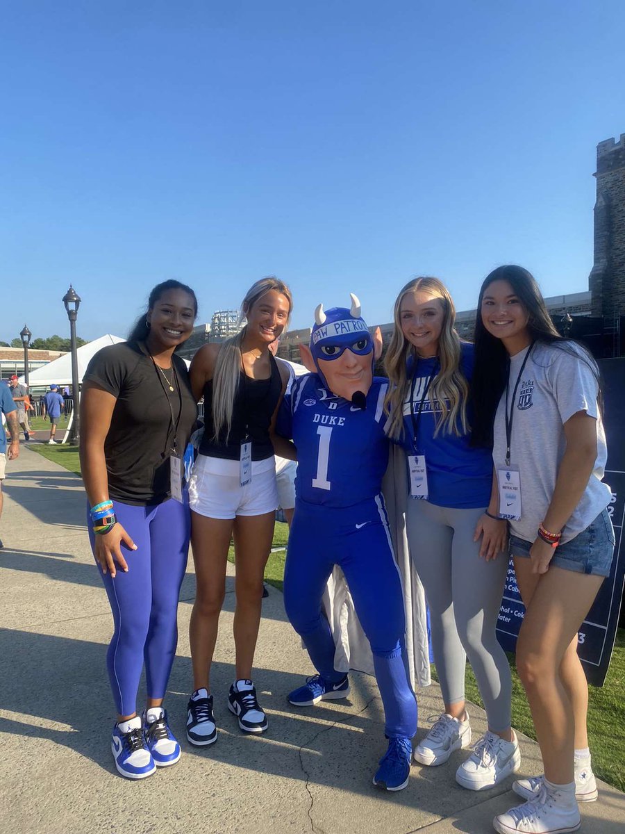 Thank you so much <a href="/DukeSOFTBALL/">Duke Softball</a> for an awesome visit! I had such a great time seeing the amazing facilities and what a great football game to watch! Go Blue Devils! 😈 <a href="/DukeCoachYoung/">Marissa Young</a> <a href="/oliviaadyan/">“Coach Liv” Olivia Watkins</a> @Taylor_Wike_