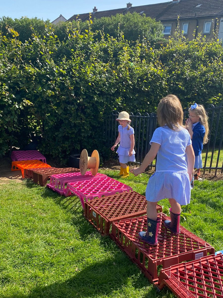 UdstonP1s's tweet photo. We love being outside in Room 3! Slides, sand and sun ☀️#itsSLC https://t.co/xHStfWDOC2