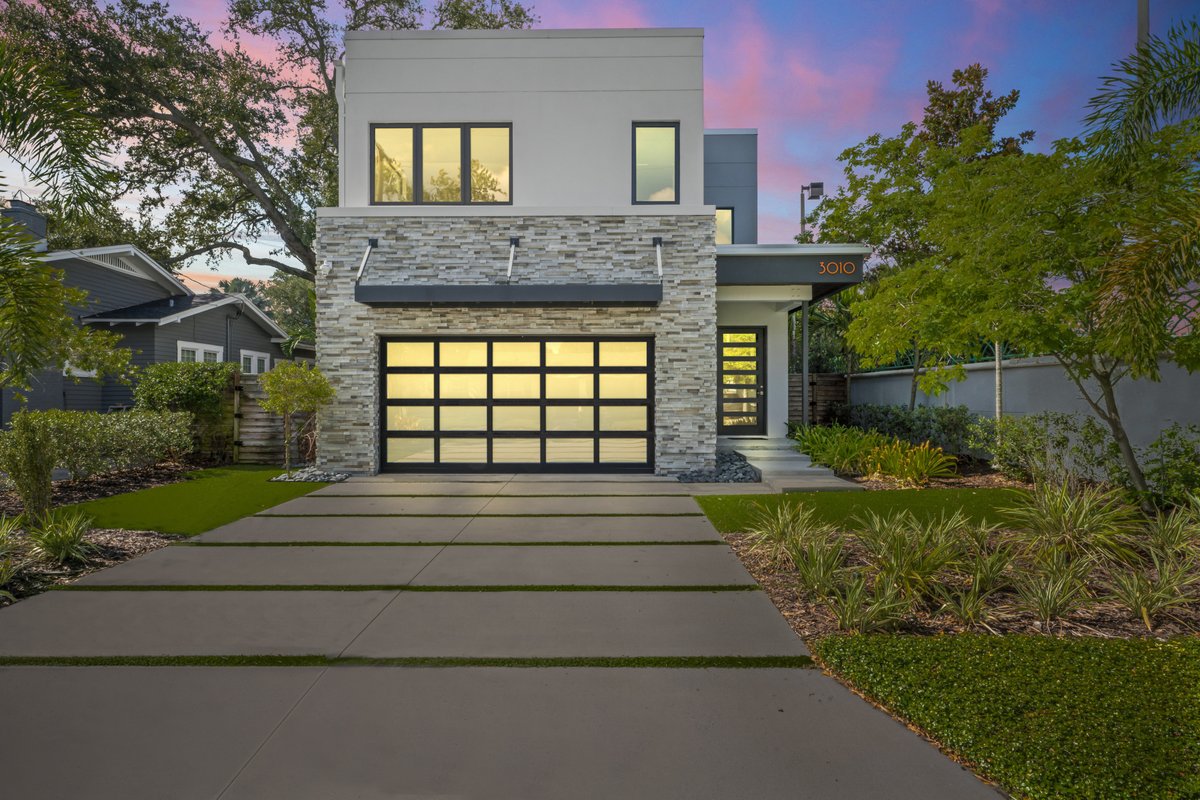 hommati163's tweet photo. 📍3010 W San Miguel St, Tampa, FL

🏡 Silver Aurora Award-winning Custom-Built Home. Designed by @DesignStylesArch-built by Carlin Construction. $1,899,000.🌟

🔗 Virtual Tour: https://t.co/v1aSLUS750
🎥 Aerial Video: https://t.co/G5sImhGyku

#TampaHomes #RealEstate #LuxuryLiving https://t.co/NaRCj0IGKV
