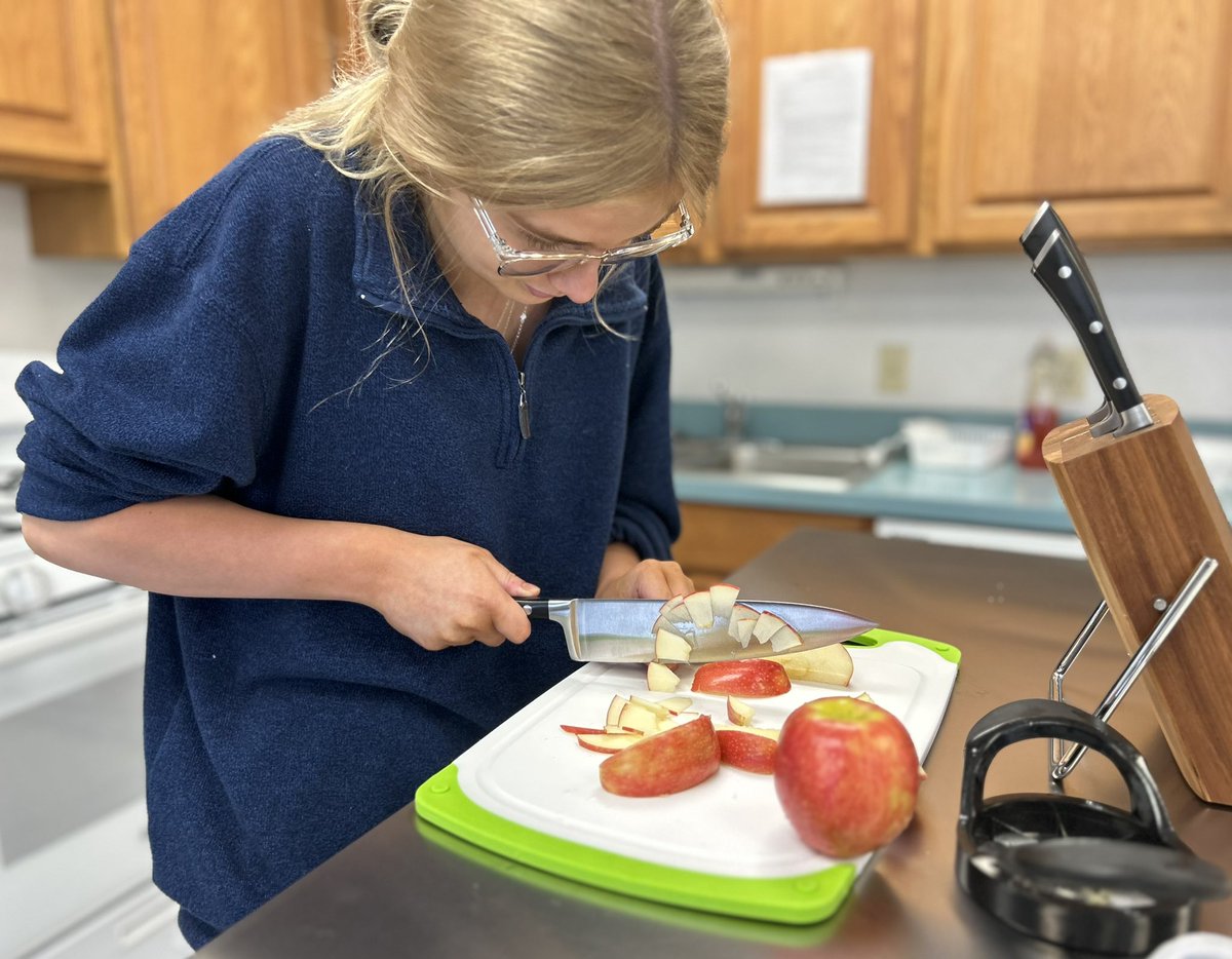 tdilg's tweet image. Lots of surface, deep, and transfer learning taking place throughout our #LimitlessLearning Community today! 
So great to see our students enjoying &amp;amp; taking ownership of their learning! #VPpride