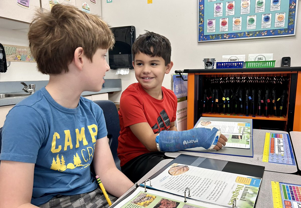 tdilg's tweet image. Lots of surface, deep, and transfer learning taking place throughout our #LimitlessLearning Community today! 
So great to see our students enjoying &amp;amp; taking ownership of their learning! #VPpride