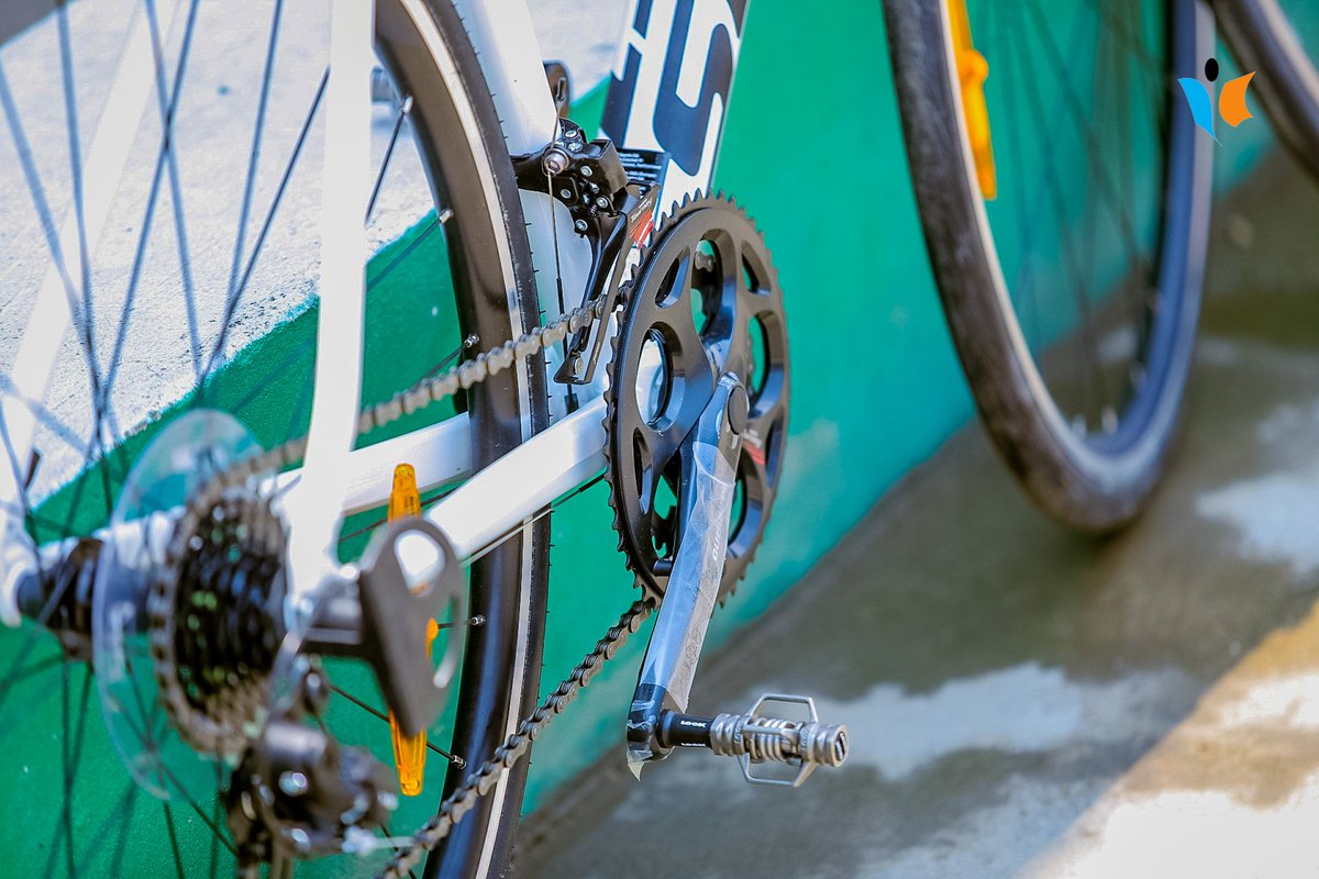 MagazineJimbere's tweet photo. 🔴🚴🏿‍♂️ La @fbdicyclisme a remis ce 06/09/2023, 13 vélos d'une valeur de 3.000 dollars chacun (39.000 #USD), aux 13 équipes affiliées à la Fédération burundaise de #cyclisme pour les aider à mieux encadrer leurs cyclistes

💬 Séverin Mbarubukeye, SP au @MinEACJSCBdi a encouragé la #Febucy à redoubler d'effort pour détecter les talents qui se trouvent dans tous les coins du pays

🔷 Arnaud Patrick Iryumugabo, président de la Febucy, interpelle les équipes qui ont reçu ces vélos d'en faire bon usage

#Burundi #sports