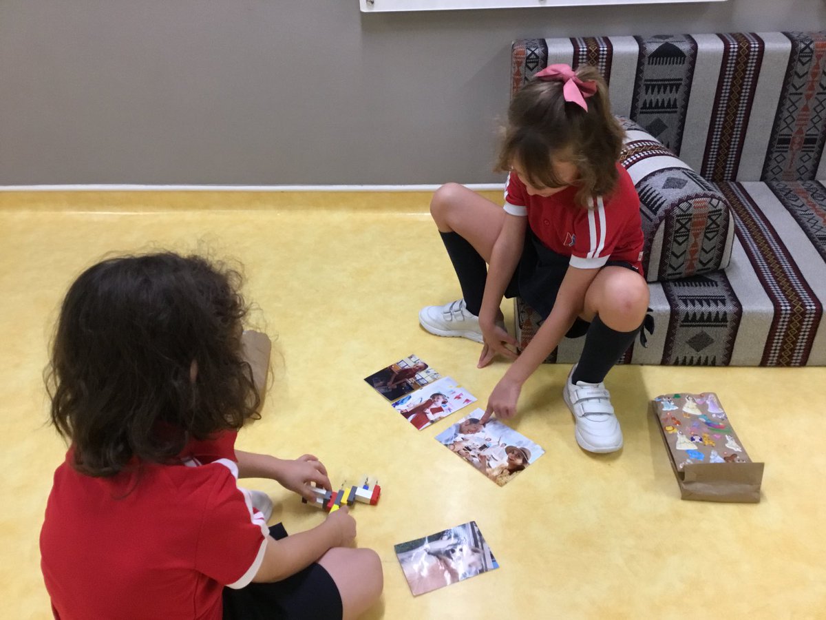 ClareHibbard's tweet image. Getting to know each other inKG2CH. Building our classroom community with our All About Me bags ⁦@DAAElementary⁩