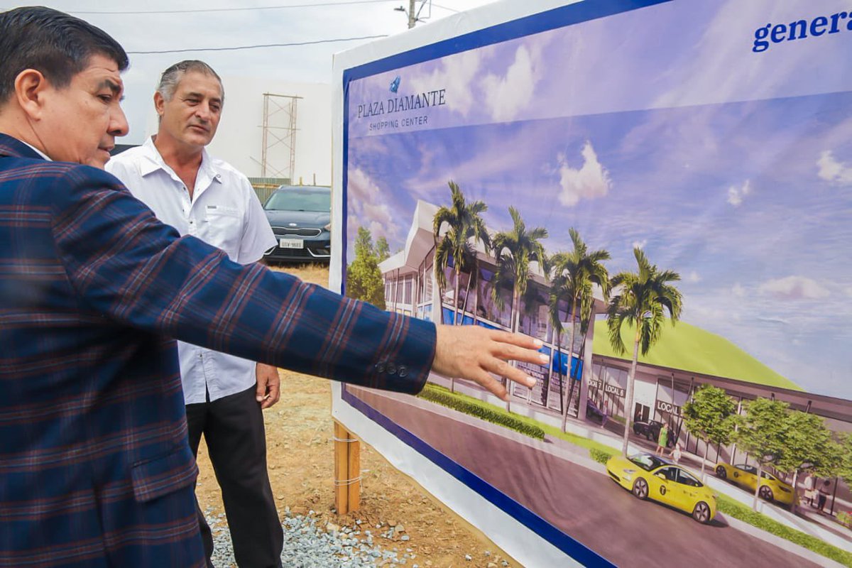 El Alcalde #WilsonCañizares fue invitado a la colocación de la primera piedra de la construcción de Plaza Diamante Shopping Center, misma que estará ubicada en #LaJoya.
Se estima que con esta inversión privada se generarán más de 280 empleos directos.
#ElNuevoDaule