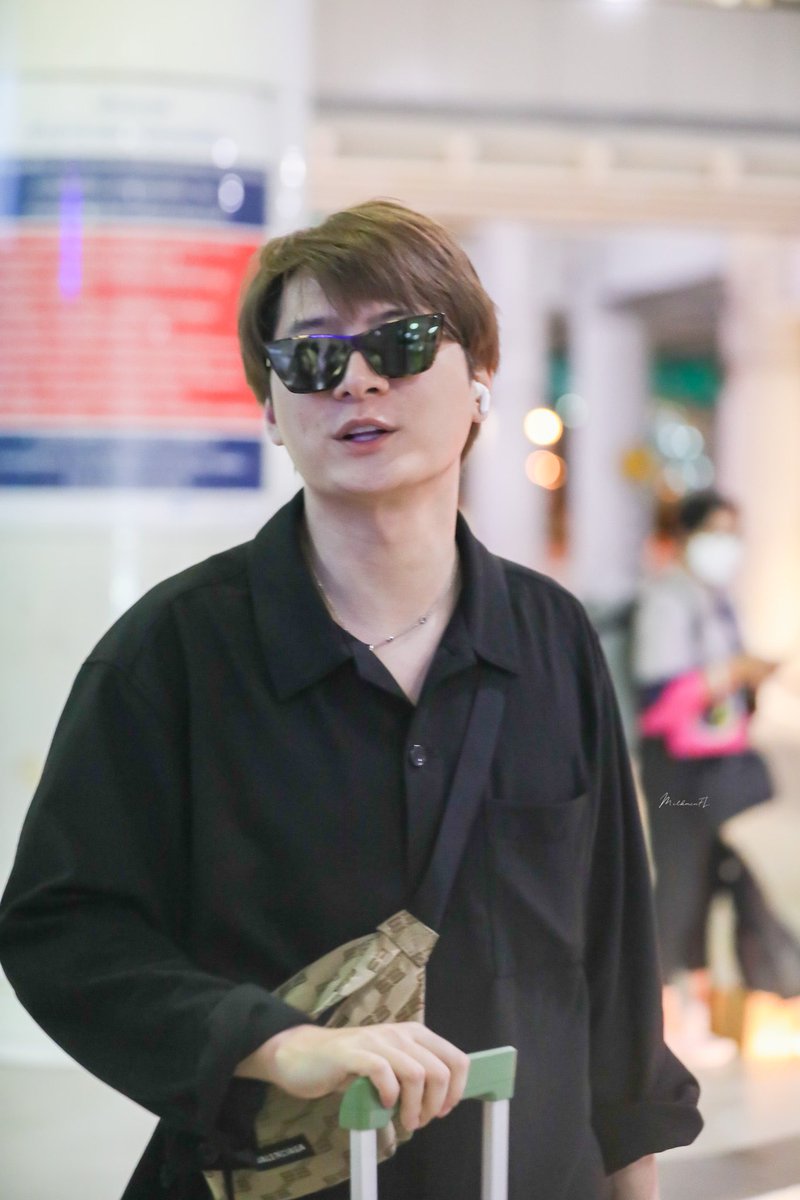 MilkmenFL's tweet photo. 😎🥰 รักยิ้ม 
#KristPerawat #kristtps https://t.co/c55gA34pIa