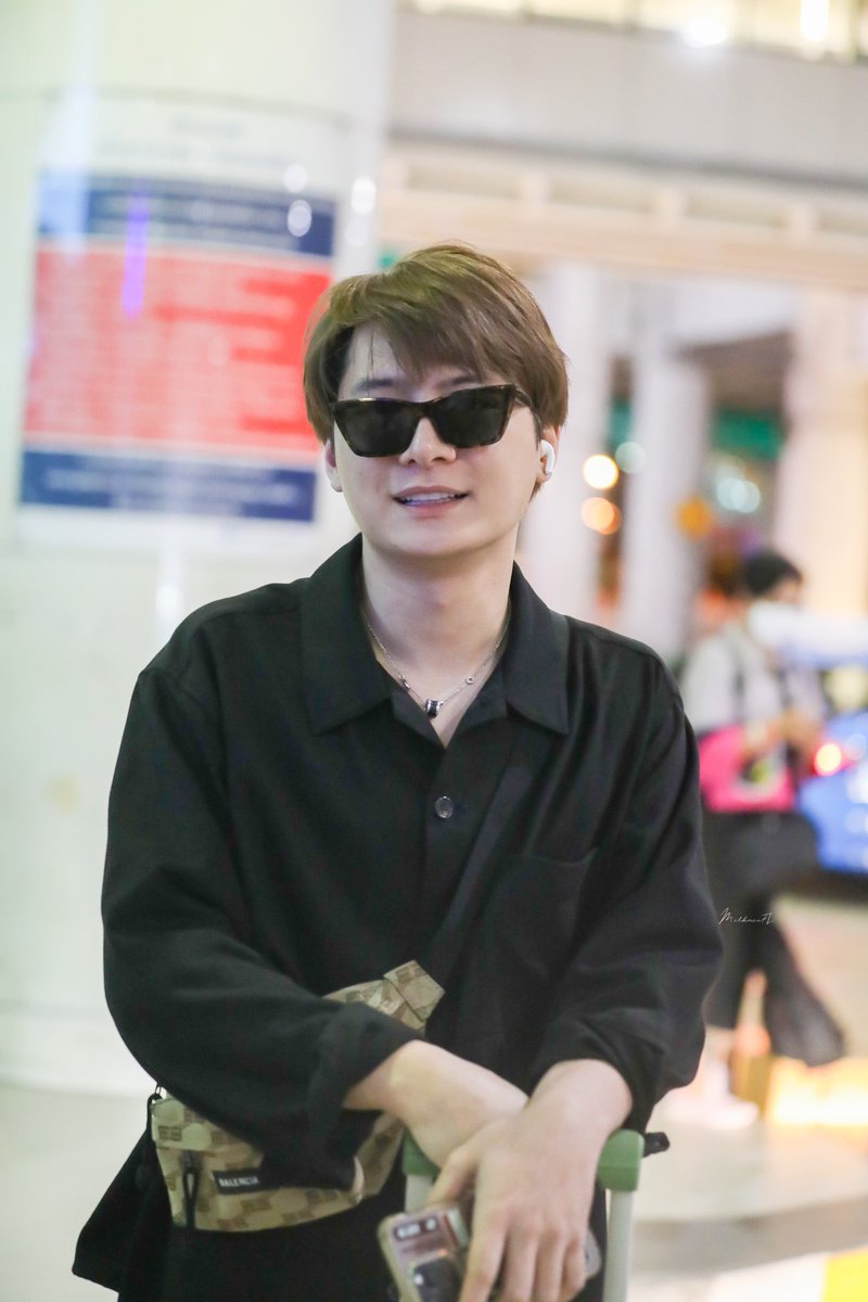 MilkmenFL's tweet photo. 😎🥰 รักยิ้ม 
#KristPerawat #kristtps https://t.co/c55gA34pIa