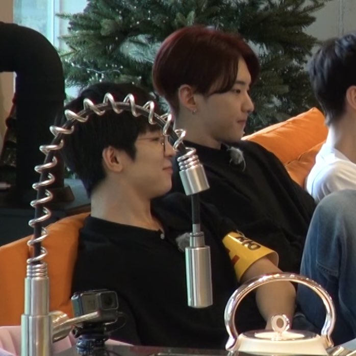 soonwoo_log's tweet photo. 240p soonwoos from tonight's gose 💛💜

#원홋 #손원 https://t.co/pKbcPZJoIn