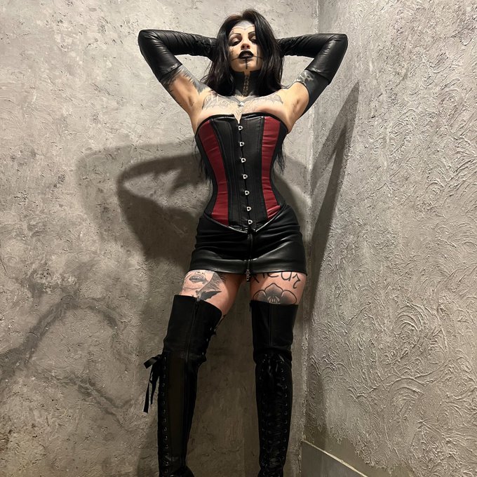 What&rsquo;s your fetish ?  🖤 https://t.co/2Psd07vTMs