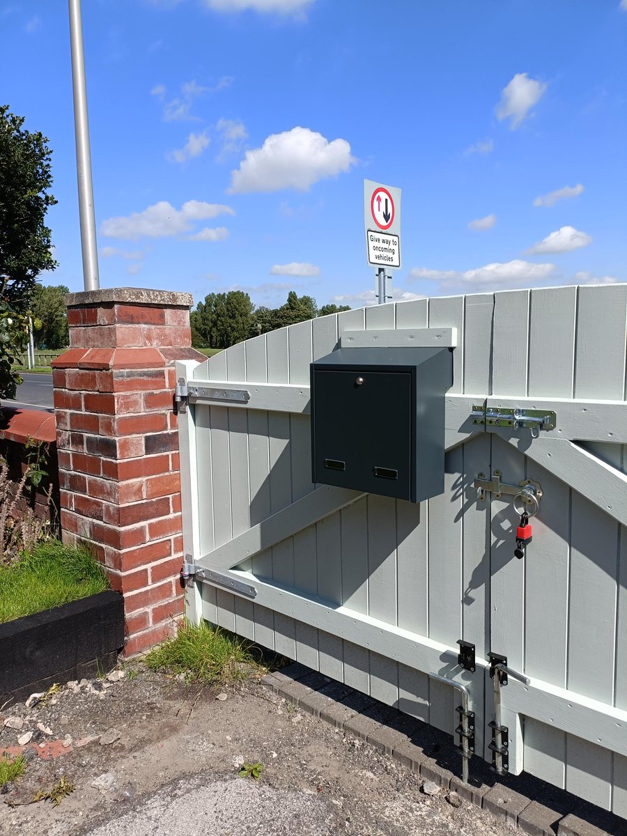 Letterbox4You's tweet image. Gatehouse W3-4 Large Gate Letterbox Rear Access With Trim

#housedesignideas #housebeautiful #diy #homeimprovements #gatemountedletterbox #letterbox4you 

letterbox4you.co.uk/product/w3-4-r…