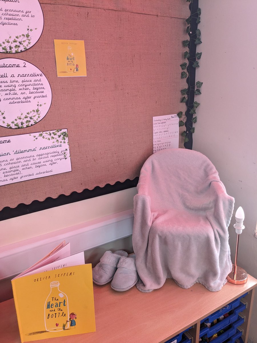 MissWatkinsG's tweet photo. @mrstravishb @HBMissCourt @HBMissKhan @HartleyBrookPri 
We've had a fabulous first day in Year 3!
We discovered a mysterious chair in the corner of the room...to launch our new text for English 📚
In maths we found as many different ways to make numbers as we possibly could! https://t.co/t7MNjKbAky