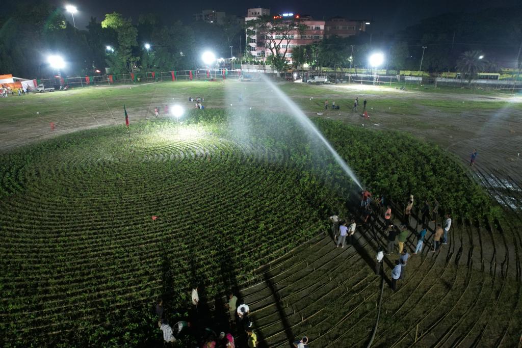 Assamforestryr1's tweet photo. Forest Department is making history with 3.5 lakh saplings stacked spiral for 22 km for a Guinness World Record attempt at Khanapara ground! Let's unite and support this monumental effort for a greener future. @assamforest @himantabiswa @cmpatowary @mkyadava https://t.co/yQQGke353q
