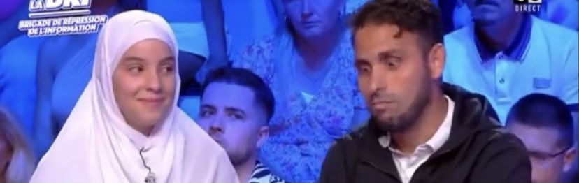 JorskR6S's tweet photo. @Aminelkhatmi vous screenez absolument ce que vous souhaitez voir, la vérité est que vous êtes frustrer de la vie qui on le même bouc émissaire mais la réalité ( abaya = robe ) ( qamis = chemise) donc les française pourrons mettre des robe mais les maghrebine ne pourrons pas mettre de robe mdr https://t.co/d134sRvboR