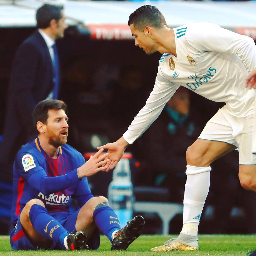 Cristiano Ronaldo: “If you love Cristiano, you don't have to hate Messi. We have changed football history. Both are doing things well in a new league.

Rivalry? I don't see things, we've shared the stage for 15 years, I'm not saying we're friends, but we respect each other.” 🇵🇹🗣️