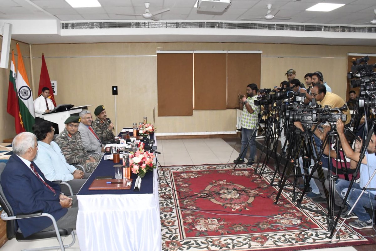 NorthernComd_IA's tweet photo. North Tech Symposium 2023
#LtGenAnindyaSenGupta, #COS_NC, Maj Gen SBK Singh, Dr Sunil Mishra, DG (SIDM), Prof-Dr Manoj Gaur attended the Curtain Raiser ceremony of North tech Symposium at #IIT Jammu.
They gave a brief about the North Tech Symposium and it's significance to #NorthernCommand, Indigenous Defence Industry and Indian Institute of #Technology.
#OnPathToTransformation
#DhruvaCommand
#IndianArmy
@SIDMIndia
@IITJammu
@adgpi
