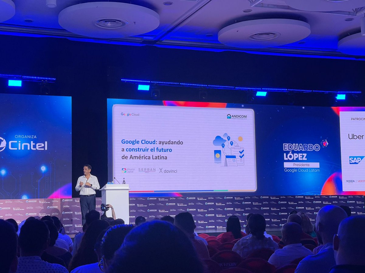 ANDICOM's tweet image. Eduardo López, presidente de Google Cloud en América Latina @GoogleCloud_LA, toma el escenario para impartir una conferencia bajo el tema &quot;Ayudando a construir el futuro de América Latina&quot;. Durante su discurso, explora la revolución tecnológica actual y ofrece perspectivas sobre…