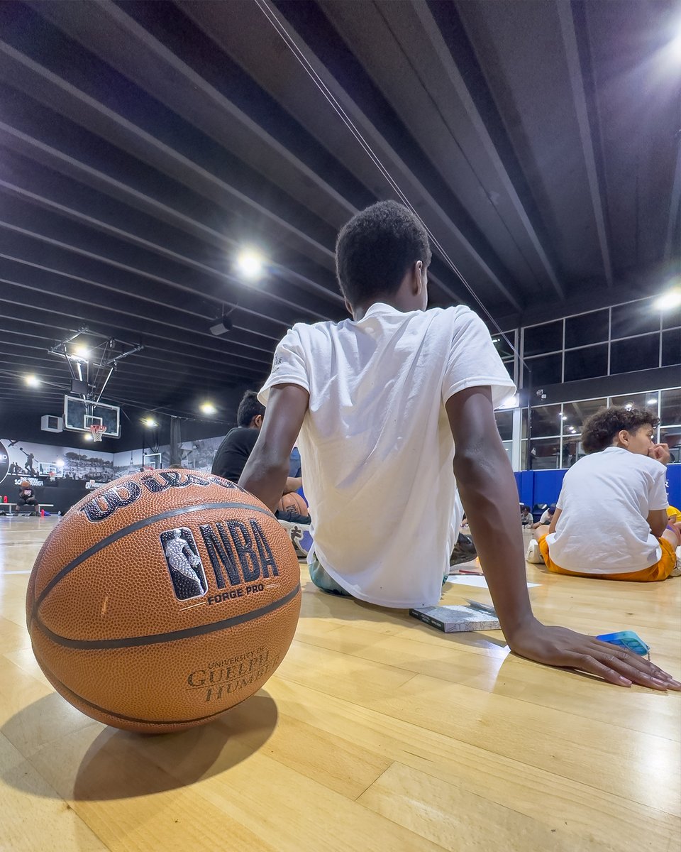 GuelphHumberUni's tweet photo. Thanks to an exciting partnership between the University of Guelph-Humber and the @Raptors905  organization, ECS Program Head, @DrNikkiMartyn, and several other staff and students visited Camp 905 last month bringing a variety of interactive activities to campers. (1/2) https://t.co/k3jwrZgOFM