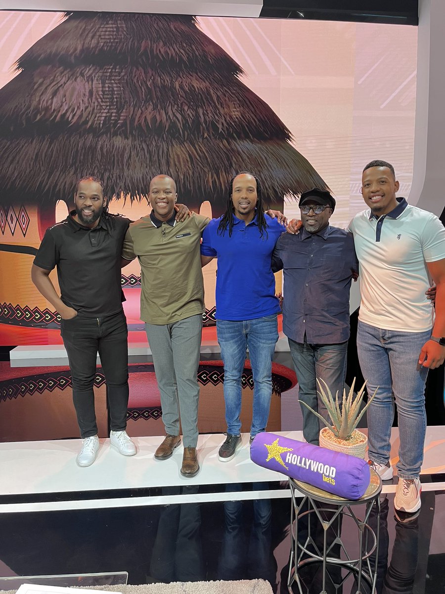 JuicyJay_Siya's tweet photo. Do what you love,and do it well🧡
Thanks to everyone who tuned in to last night’s episode of Mayibuye and Phaka 🏉
Catch all the discussions about the Rugby World Cup on Mayibuye at 18:00pm CAT to Phaka at 19:00pm CAT live on @SuperSportTV @DStv channel 209
#Mayibuye #JuicyJay https://t.co/zKa6F1zT1D