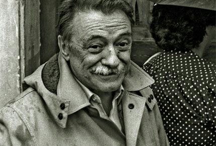 literlandweb1's tweet photo. “Tengo miedo de verte
necesidad de verte
esperanza de verte
desazones de verte
tengo urgencia de oírte
alegría de oírte
buena suerte de oírte
y temores de oírte
o sea
resumiendo
estoy jodido
y radiante
quizás más lo primero
que lo segundo
y también
viceversa".
Mario Benedetti https://t.co/qb14d27M0B