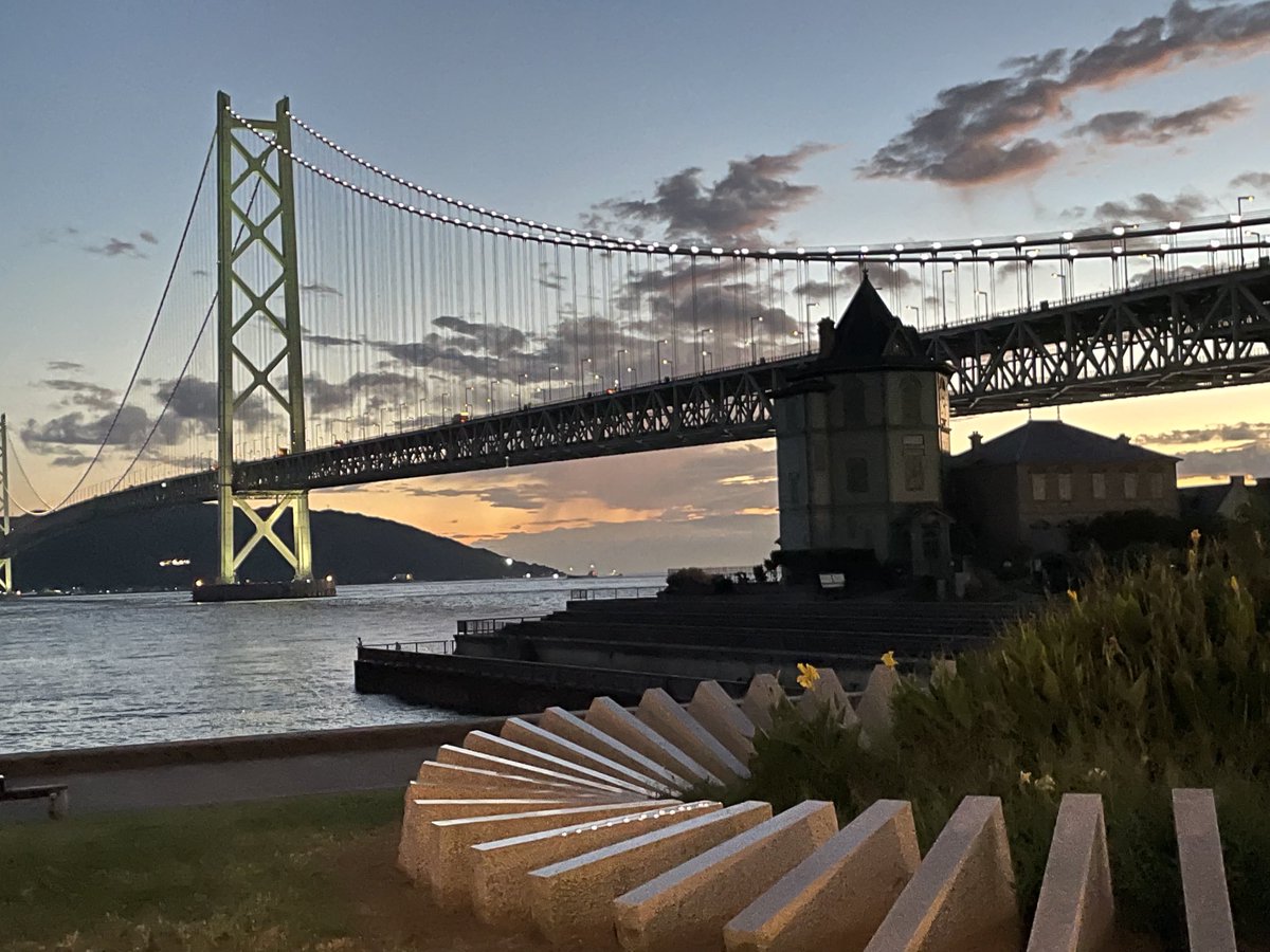 kokoshitto's tweet photo. 夕暮れの明石海峡大橋✨

なんかオシャレなやつが撮れた！ https://t.co/WmPIZBFTPd