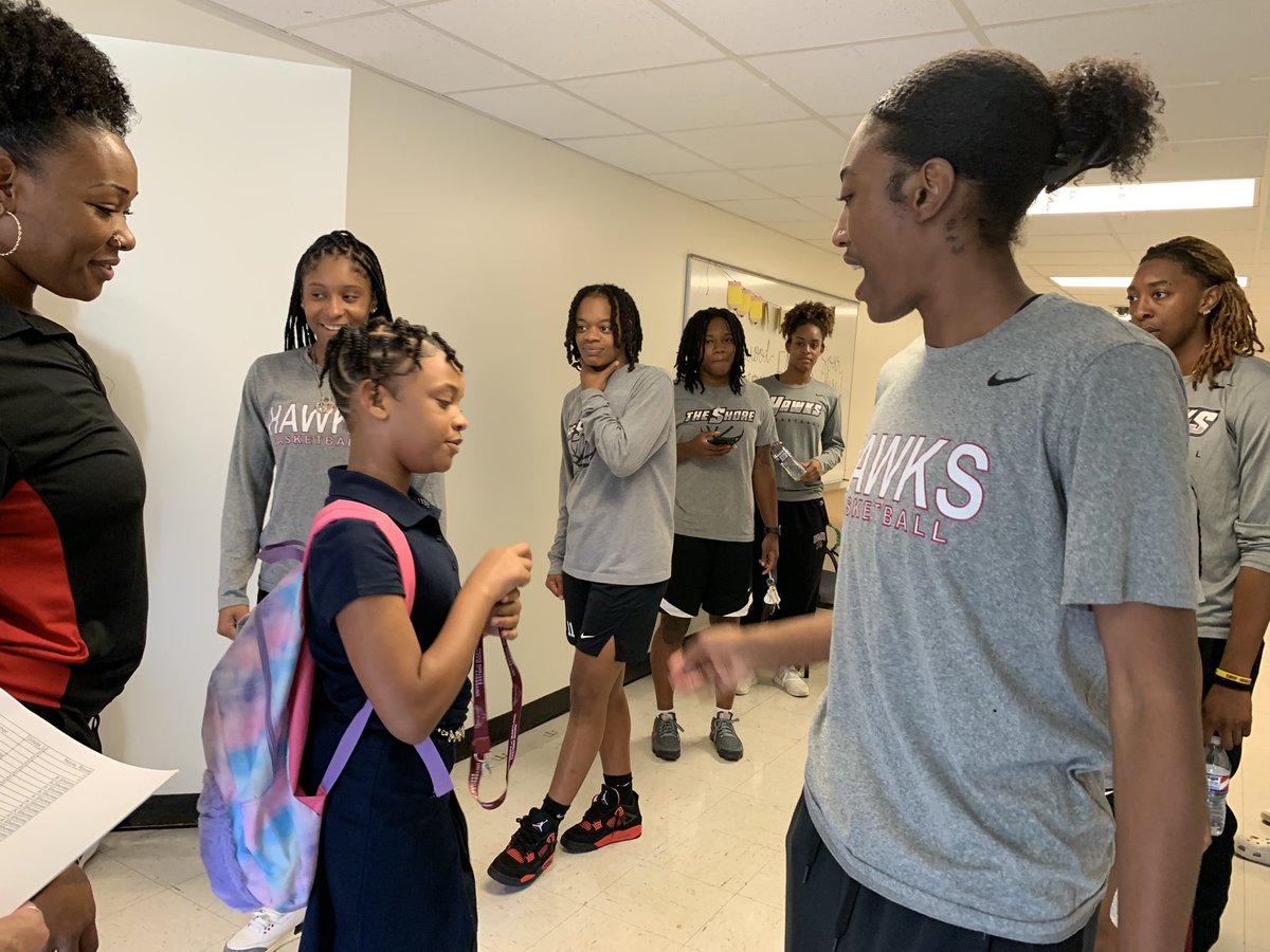 UMESWomensHoops's tweet photo. Hawk women’s basketball welcoming Greenwood Elementary students back! https://t.co/zd2dtWQsLu