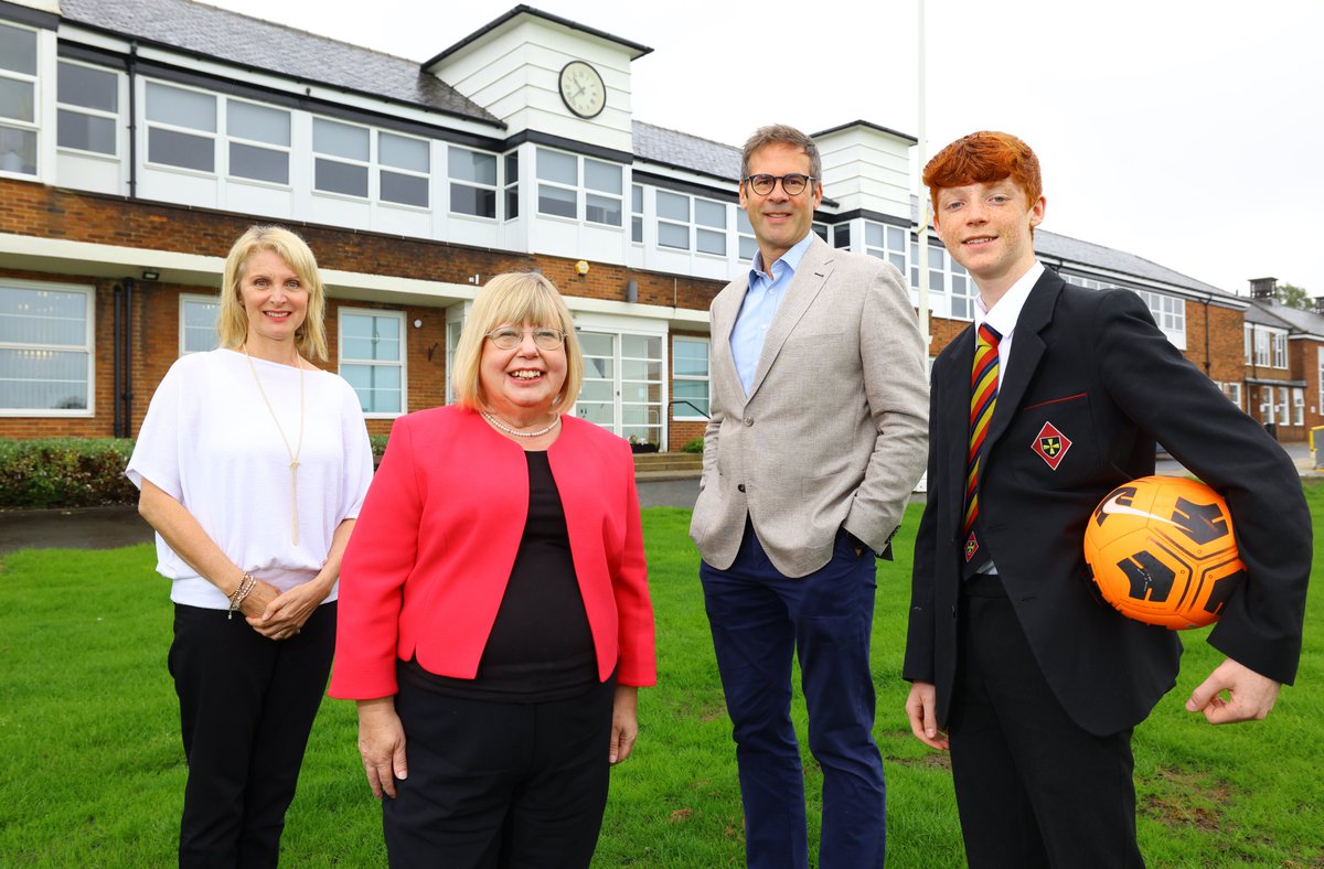 Thank you to Dame Allan's pupil Marcus and his Mum Marie for highlighting the needs of colour blind children on this #ColourBlindAwarenessDay ❤️ We're proud to offer in-school screening and support for this surprisingly common condition. Read more ⬇

dameallans.co.uk/news/news-stor…