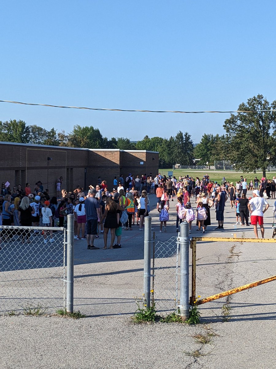 SODeanBarnes's tweet photo. Getting ready for the first day and a new school year! https://t.co/IzTDJUOJIO