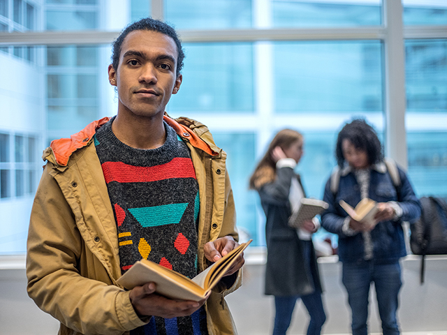 Goed nieuws voor inwoners van Renkum die vragen hebben over beter leren lezen, schrijven, Nederlands spreken en omgaan met de computer. Vanaf 5 sep kunnen zij wekelijks terecht bij een gratis Taalspreekuur in de Bibliotheek. #taalhuis #renkum @gem_renkum 
bibliotheekveluwezoom.nl/nieuws-agenda/…