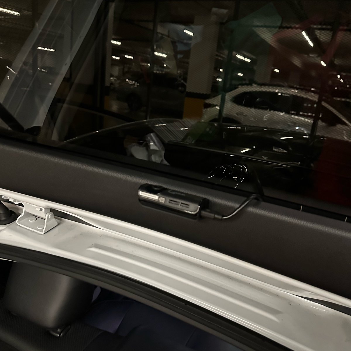 SafeDriveSolut1's tweet image. #Toyota Prius Prime got a #Thinkware #dashcam installed. We neatly tie strapped the wiring behind airbag safely.