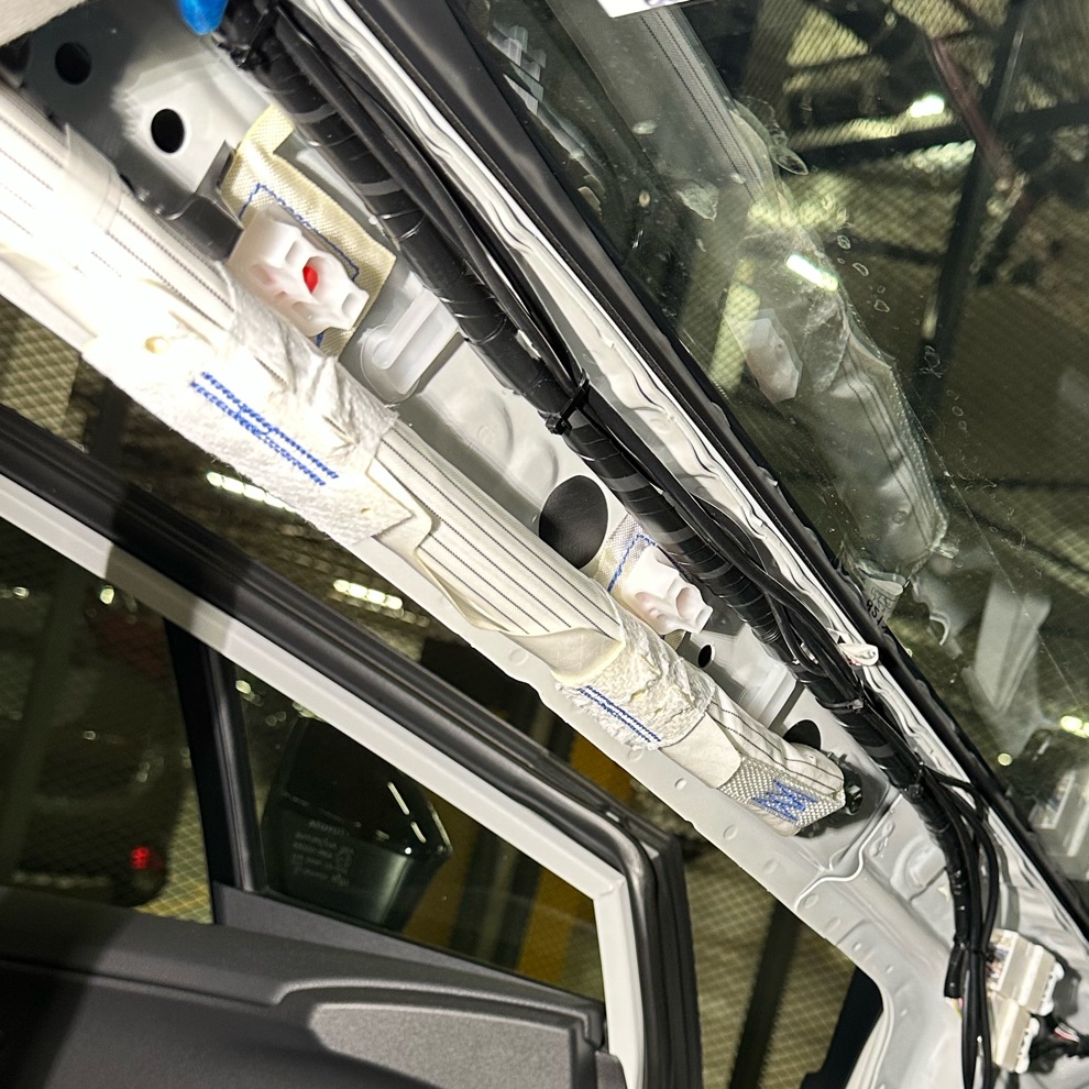 SafeDriveSolut1's tweet image. #Toyota Prius Prime got a #Thinkware #dashcam installed. We neatly tie strapped the wiring behind airbag safely.