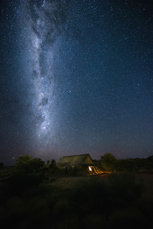 In diesem Teil seiner Blogserie, erklärt Kevin Winterhoff warum gerade der Himmel in der Kalahari ihn so begeistert und welches Equipment er dabei stets bei sich hat.

Wo konntet ihr bisher den beeindruckendsten Sternenhimmel beobachten?

blog.sigma-foto.de/2023/09/sterne…