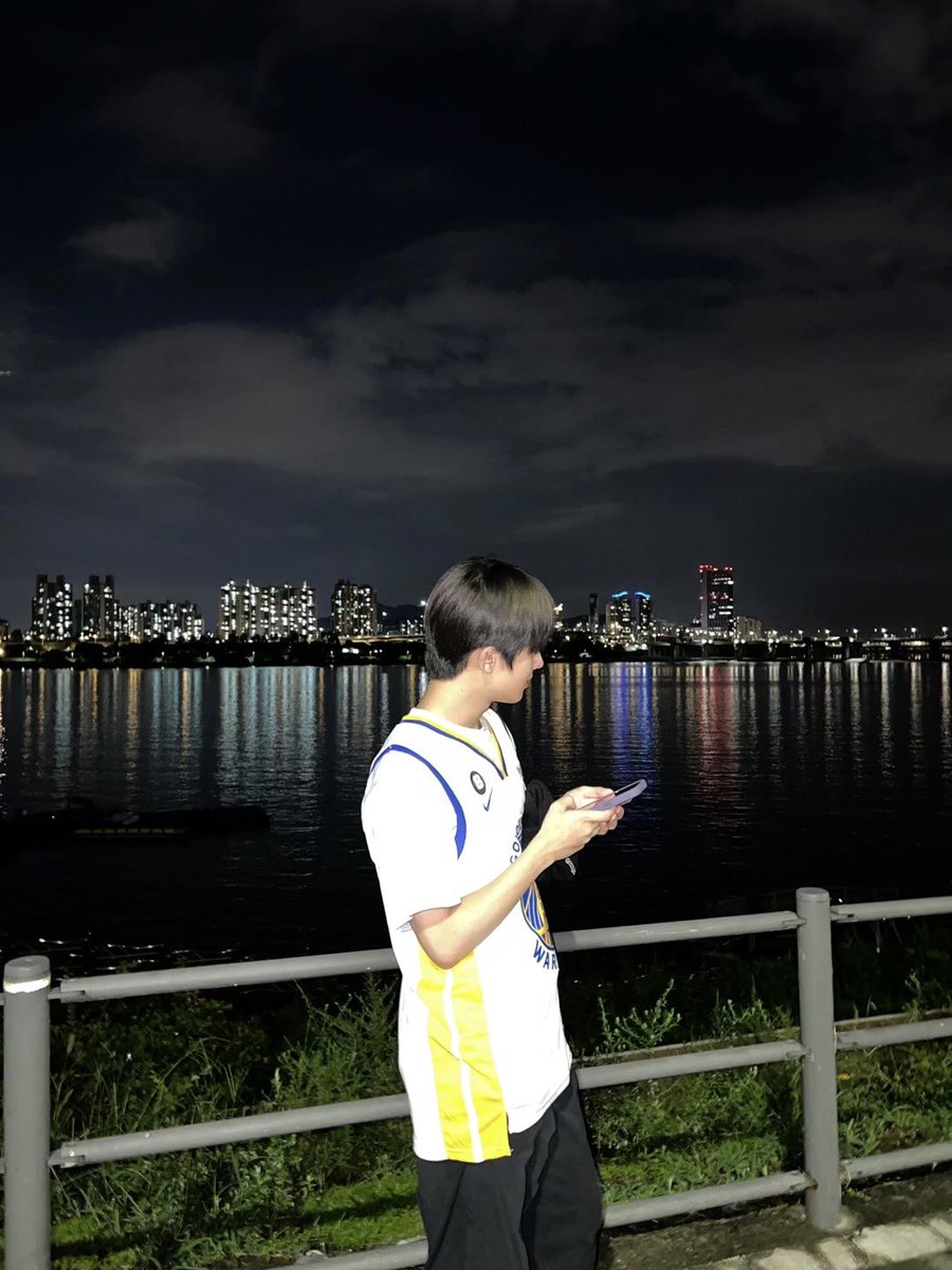 밤 산책🌙

#우노 #WOONO