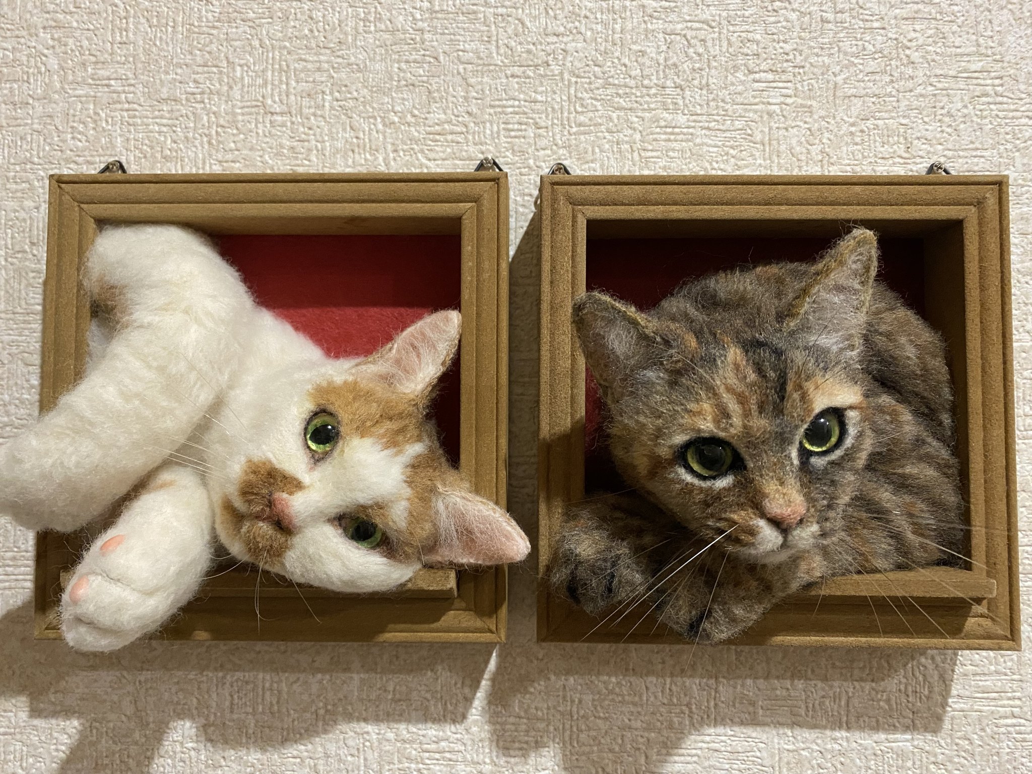 羊毛フェルト 猫 ハンドメイド にゃー ニャンニャンニャン🐈‍⬛ねこの日の 作品はブローチです。 今日は寒い