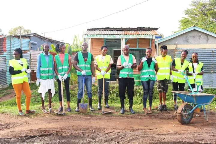 #RiverAujiCleanUp
Early today we joined <a href="/ManyattaBSJC/">Manyatta B Social Justice Centre -(MBSJC)</a> for a clean up exercise at River Auji as one of our actions towards Climate Justice!
<a href="/MiyaYwech/">MiyaYwech</a> <a href="/WangaAbala/">Abala M. Wanga</a> <a href="/KisumuCountyKE/">Kisumu County</a> <a href="/Wanavijiji_sdi/">Muungano wa Wanavijiji</a> <a href="/WKodula/">Willy Kodula</a> <a href="/Environment_Ke/">Ministry of Environment, Climate Change & Forestry</a> reVCA @EnviClimateC