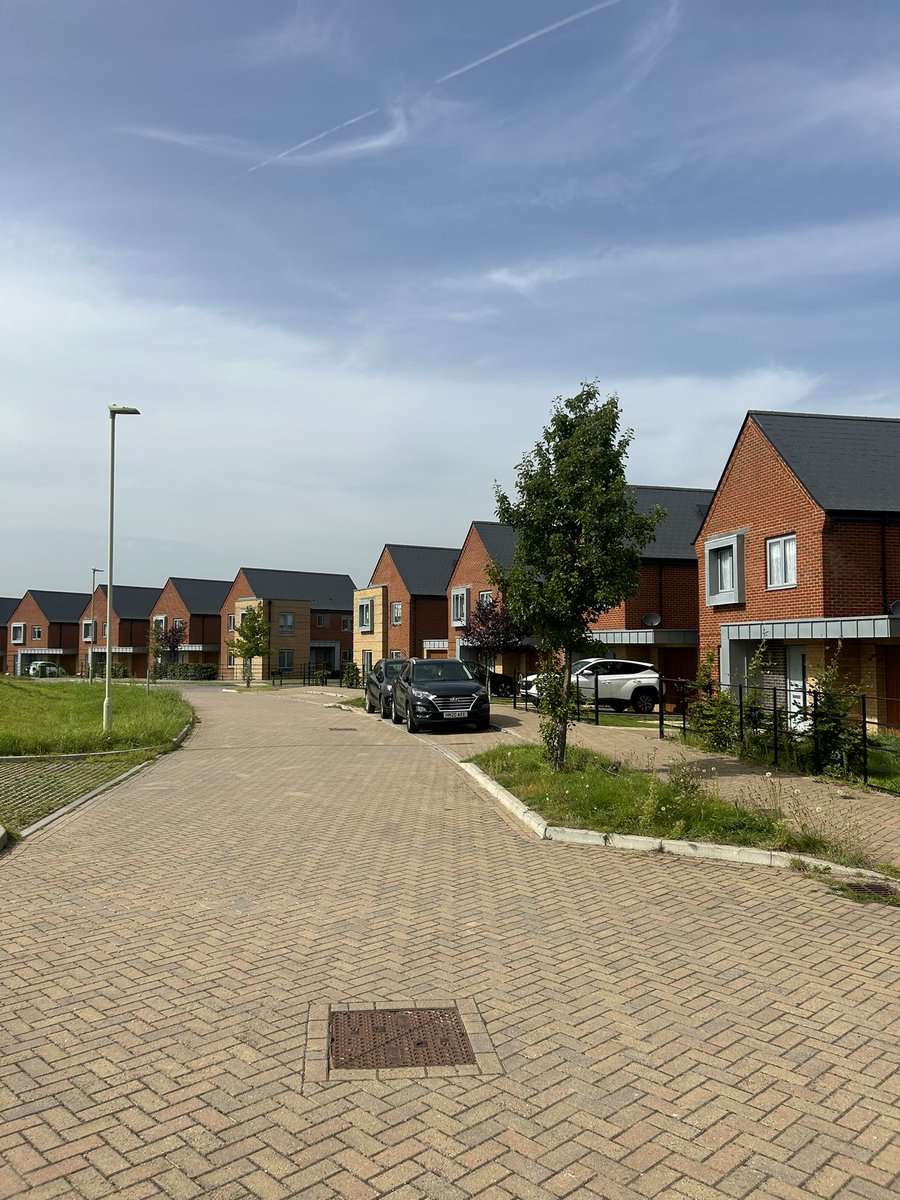 moonie88's tweet photo. First time visiting Maple Crescent, West End - Here for an inspection for Empty Homes - Looking great in the sun 👷🏼‍♂️☀️🏡 @abrigroup @AbriHomes https://t.co/rzokQ8FUd0